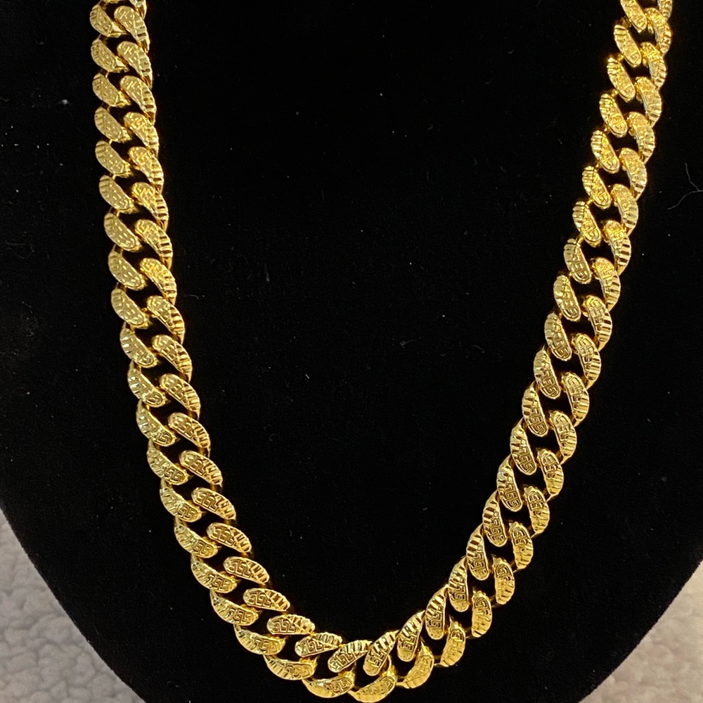 Textured Gold Cuban Link Chain Necklace